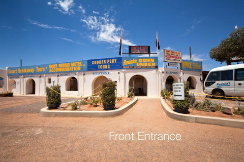 Radeka Downunder Underground Motel - Accommodation in Surfers Paradise 0