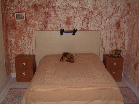 Radeka Downunder Underground Motel - Accommodation in Surfers Paradise 9