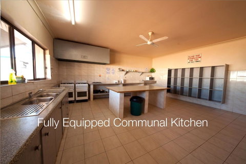 Radeka Downunder Underground Motel - Accommodation in Surfers Paradise 12