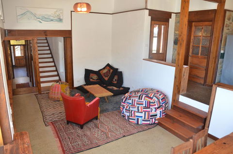Of Stone & Wood Guesthouse - Accommodation in Surfers Paradise 7