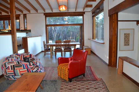 Of Stone & Wood Guesthouse - Accommodation in Surfers Paradise 5