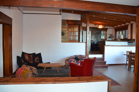 Of Stone & Wood Guesthouse - Accommodation in Surfers Paradise 8