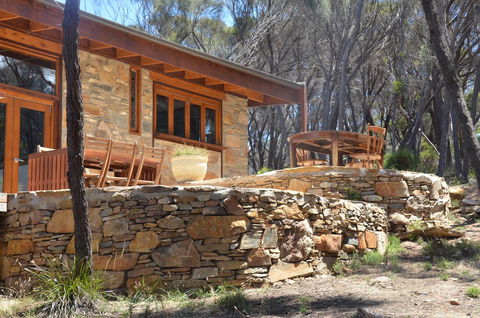 Of Stone & Wood Guesthouse - Accommodation in Surfers Paradise 22