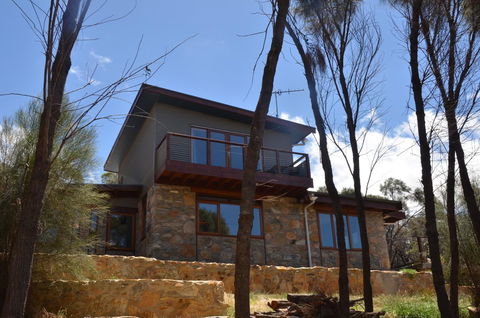 Of Stone & Wood Guesthouse - Accommodation in Surfers Paradise 0