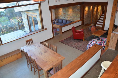 Of Stone & Wood Guesthouse - Accommodation in Surfers Paradise 6