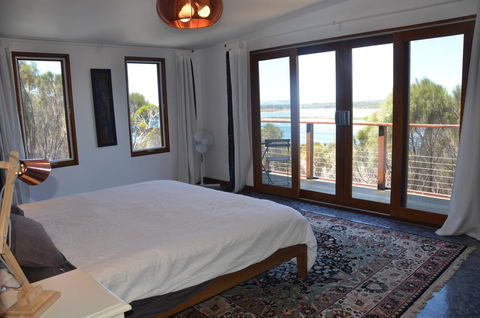 Of Stone & Wood Guesthouse - Accommodation in Surfers Paradise 12