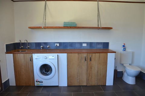 Of Stone & Wood Guesthouse - Accommodation in Surfers Paradise 15