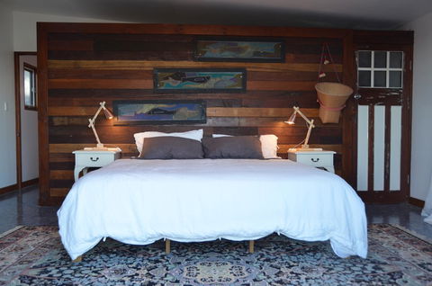 Of Stone & Wood Guesthouse - Accommodation in Surfers Paradise 11