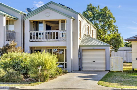 The Lighthouse - Port Willunga - C21 SouthCoast Holidays - Accommodation in Surfers Paradise 0