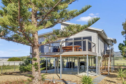 Sea View At Silver Sands - C21 SouthCoast Holidays - Accommodation in Surfers Paradise 0