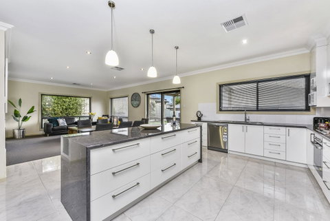 Accommodation On Lansell 2 - Accommodation in Surfers Paradise 4