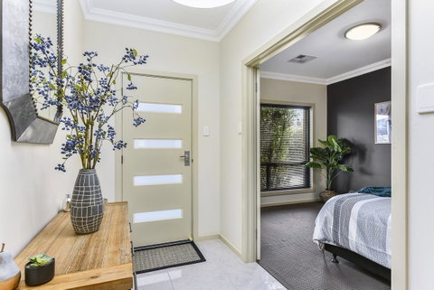 Accommodation On Lansell 2 - Accommodation in Surfers Paradise 2