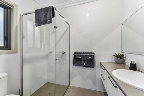 Accommodation On Lansell 2 - Accommodation in Surfers Paradise 5