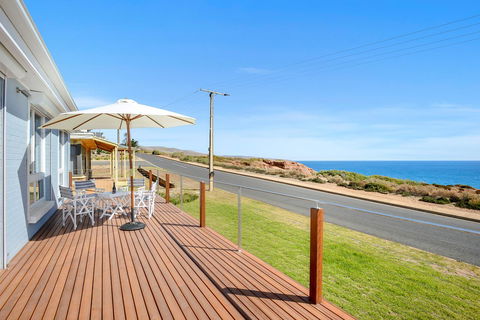 Salomon Sea Haus - Sellicks Beach - C21 SouthCoast Holidays - Accommodation in Surfers Paradise 0