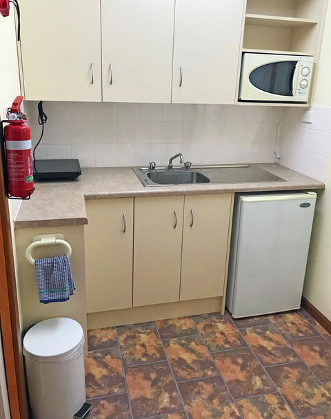 Lake Albert Motel - Accommodation in Surfers Paradise 32