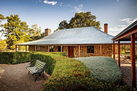 Jacobs Estate Cottage - Accommodation in Surfers Paradise 0