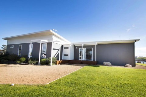 Villa Serra - Accommodation in Surfers Paradise 0