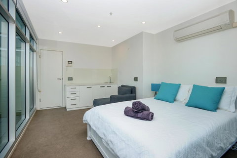 Glenelg Skyline Penthouse - Accommodation in Surfers Paradise 12