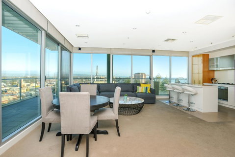 Glenelg Skyline Penthouse - Accommodation in Surfers Paradise 7