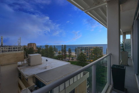 Glenelg Skyline Penthouse - Accommodation in Surfers Paradise 5