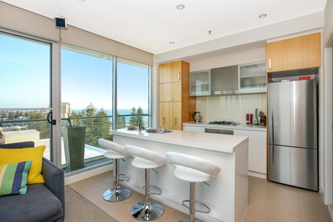 Glenelg Skyline Penthouse - Accommodation in Surfers Paradise 9