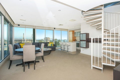 Glenelg Skyline Penthouse - Accommodation in Surfers Paradise 40
