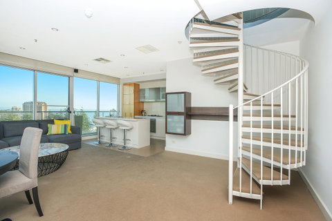 Glenelg Skyline Penthouse - Accommodation in Surfers Paradise 18