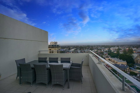 Glenelg Skyline Penthouse - Accommodation in Surfers Paradise 11
