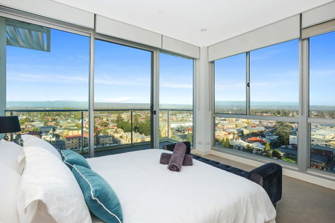 Glenelg Skyline Penthouse - Accommodation in Surfers Paradise 43