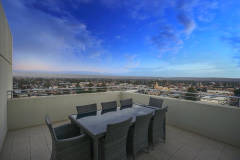 Glenelg Skyline Penthouse - Accommodation in Surfers Paradise 34