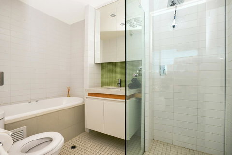 Glenelg Skyline Penthouse - Accommodation in Surfers Paradise 42