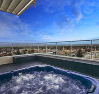 Glenelg Skyline Penthouse - Accommodation in Surfers Paradise