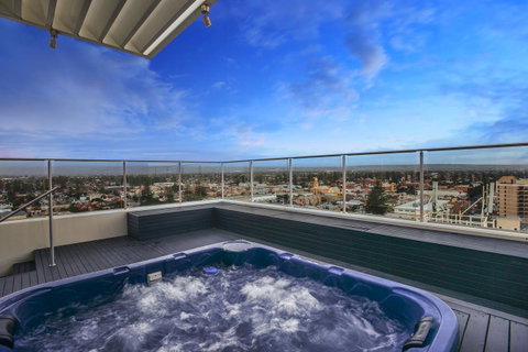 Glenelg Skyline Penthouse - Accommodation in Surfers Paradise 0