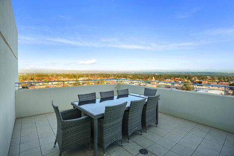 Glenelg Skyline Penthouse - Accommodation in Surfers Paradise 39