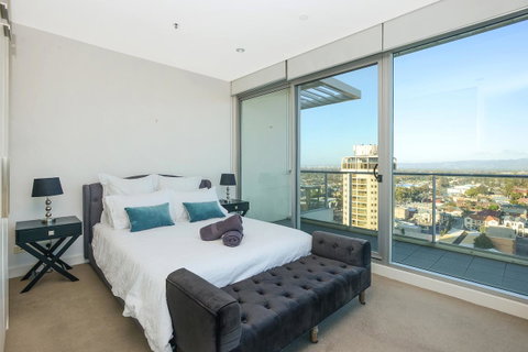 Glenelg Skyline Penthouse - Accommodation in Surfers Paradise 19
