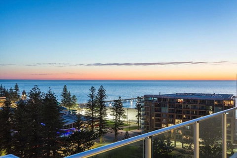 Glenelg Skyline Penthouse - Accommodation in Surfers Paradise 32