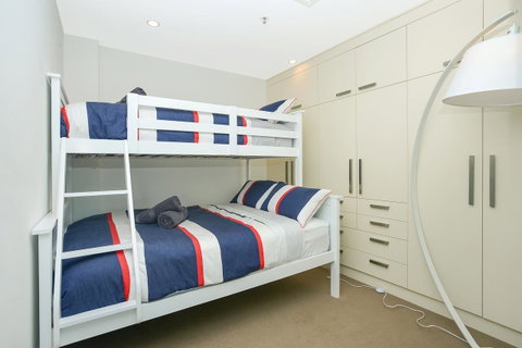 Glenelg Skyline Penthouse - Accommodation in Surfers Paradise 44
