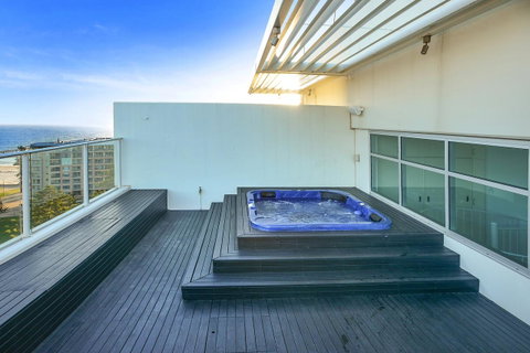 Glenelg Skyline Penthouse - Accommodation in Surfers Paradise 15