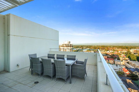 Glenelg Skyline Penthouse - Accommodation in Surfers Paradise 6