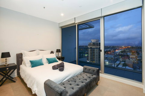 Glenelg Skyline Penthouse - Accommodation in Surfers Paradise 33
