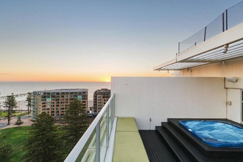 Glenelg Skyline Penthouse - Accommodation in Surfers Paradise 27