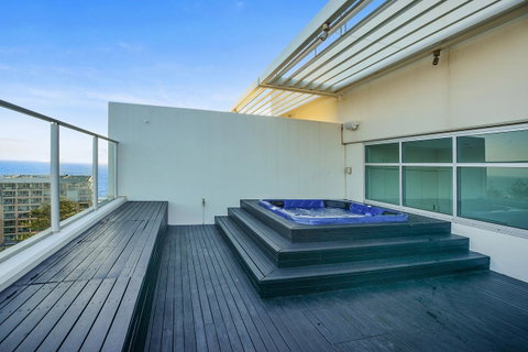 Glenelg Skyline Penthouse - Accommodation in Surfers Paradise 16