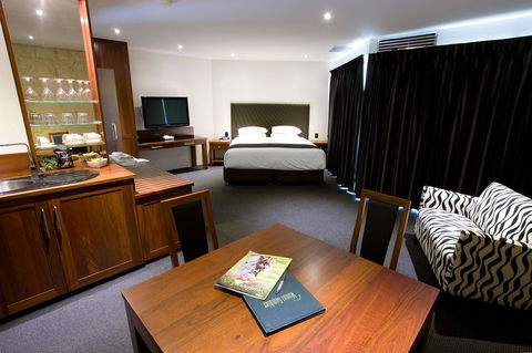 The Commodore - Accommodation in Surfers Paradise 10