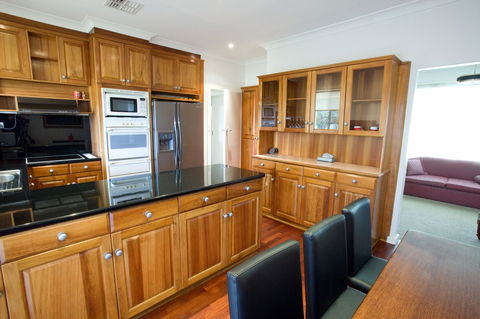 The Commodore - Accommodation in Surfers Paradise 21