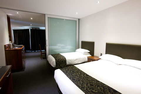 The Commodore - Accommodation in Surfers Paradise 9