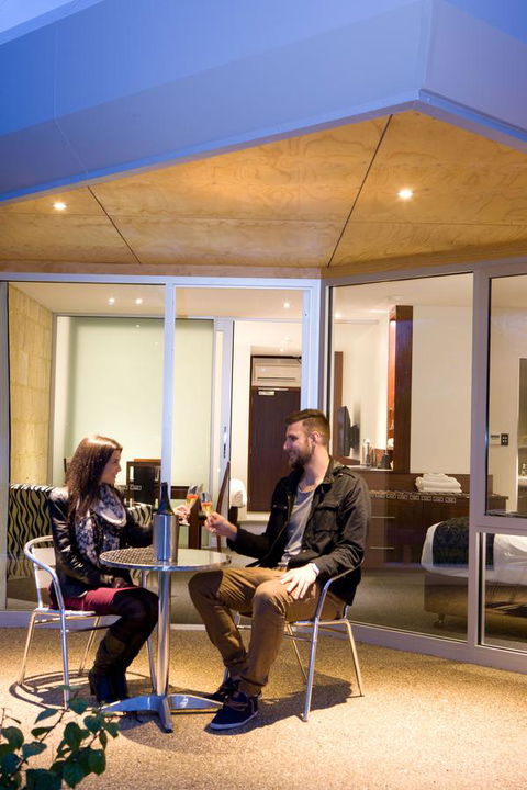 The Commodore - Accommodation in Surfers Paradise 8