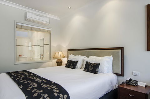 The Commodore - Accommodation in Surfers Paradise 6