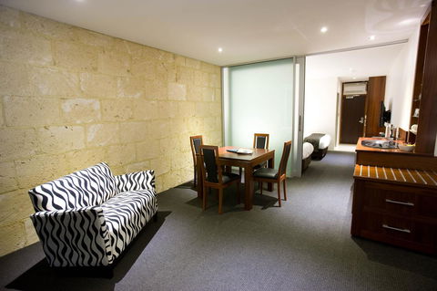 The Commodore - Accommodation in Surfers Paradise 12