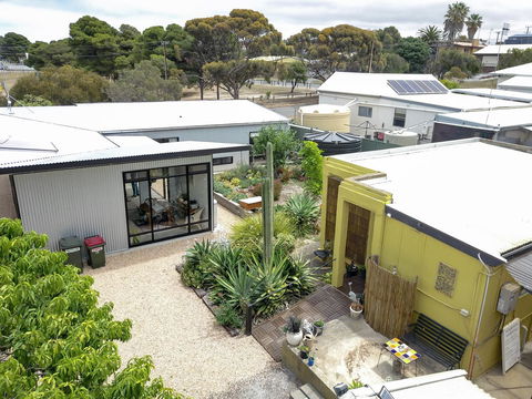 Sinclair Cottage - Accommodation in Surfers Paradise 0