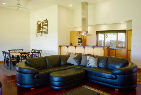 Scobie Lane Retreat - Accommodation in Surfers Paradise 4